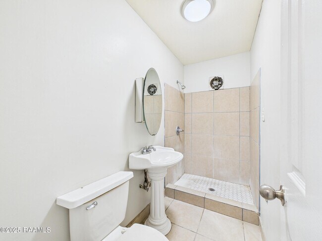 Building Photo - 508 General Mouton Ave