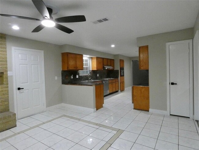 Building Photo - 8919 Winding River Dr