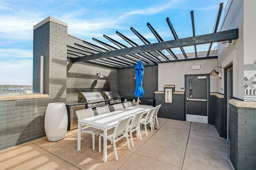 Building Photo - 3701 Arapahoe Ave