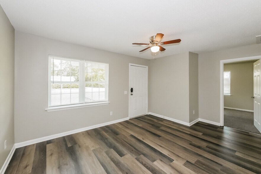 Building Photo - 213 Reid St