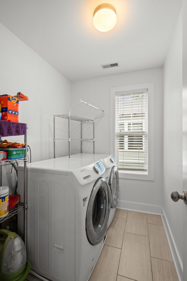 Building Photo - 1126A Cahal Ave