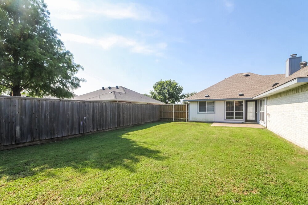 Building Photo - 1211 Old Knoll Dr