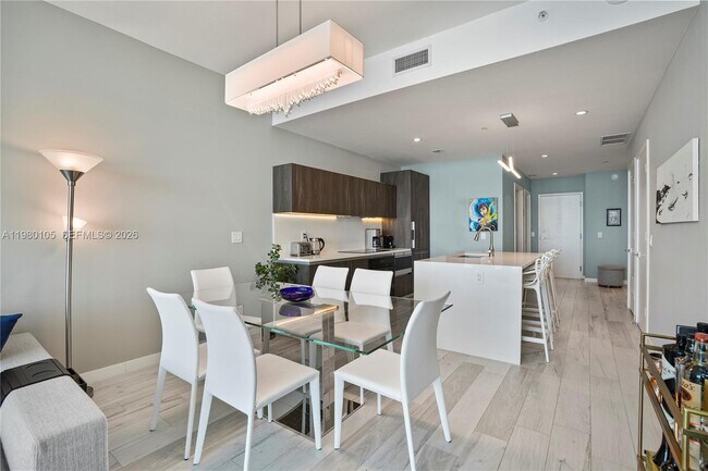 Building Photo - 480 NE 31st St