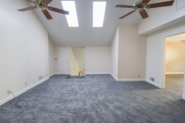 Building Photo - Updated Move In Ready 3-Bedroom Home, Grea...