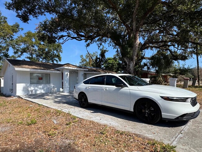 Building Photo - 2620 E 33rd Ave