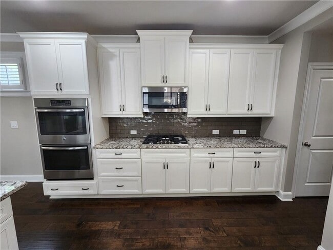 Building Photo - 4045 Brookview Dr