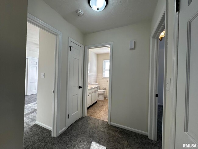 Building Photo - 2403 Lynnhaven Dr