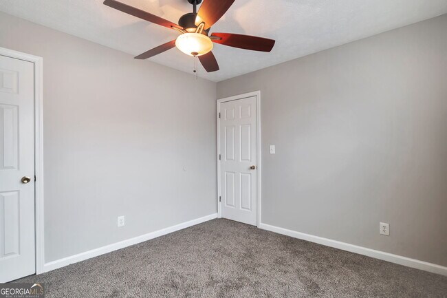 Building Photo - 5901 Valley Green Rd