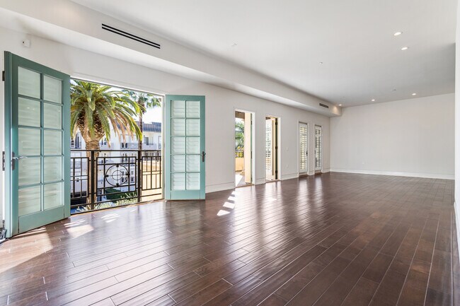 Building Photo - 225 S Hamilton Dr