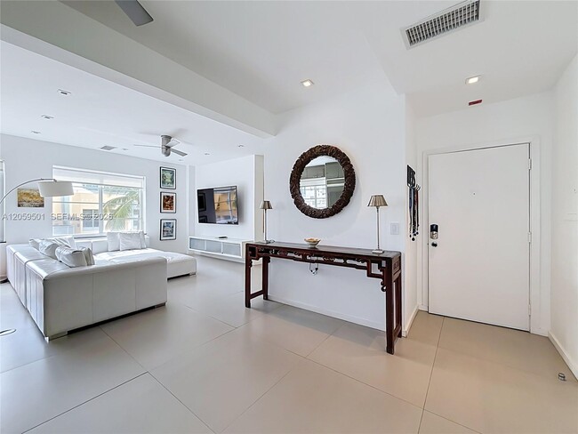 Building Photo - 1460 Ocean Dr