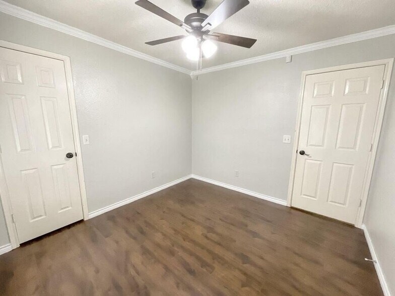 Building Photo - 18083 Holly Forest Dr