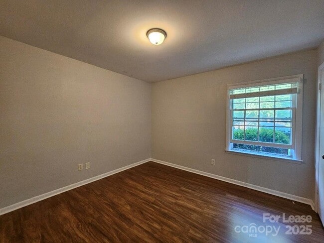 Building Photo - 4604 Coronado Dr