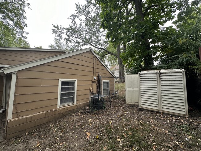 Building Photo - 8819 E Winner Rd