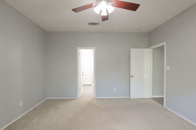 Building Photo - Inviting 4/BR 2/BA Home with Open Layout and Natural Light