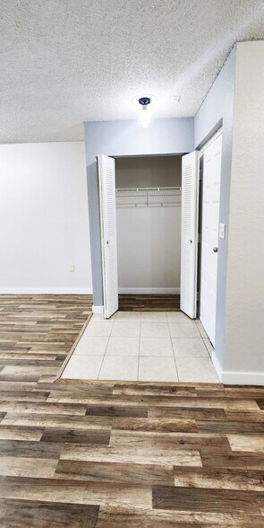 Building Photo - 2810 N Oakland Forest Dr