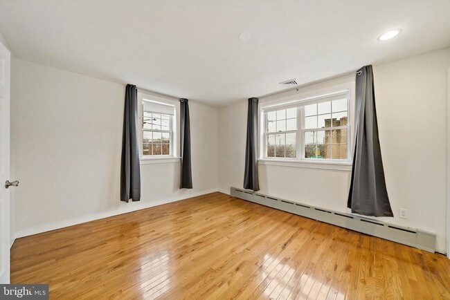Building Photo - 2849 S 11th St