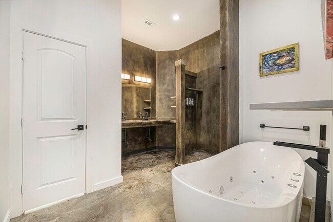 Building Photo - 475 Pinnacle