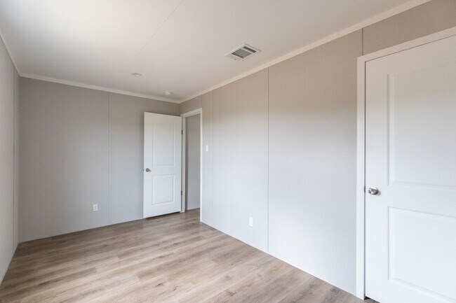 Building Photo - 178 Meadow Ln