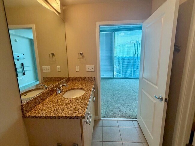 Building Photo - 3324 Peachtree Rd NE