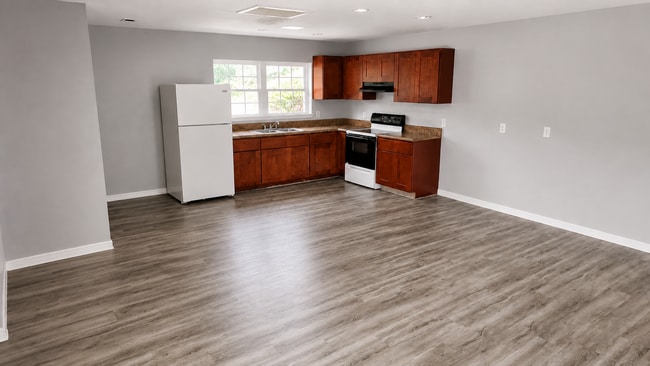 Building Photo - Spacious 4BR/1BA Dade City Home with Huge Backyard!