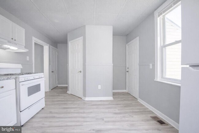 Building Photo - 424 Kossuth St