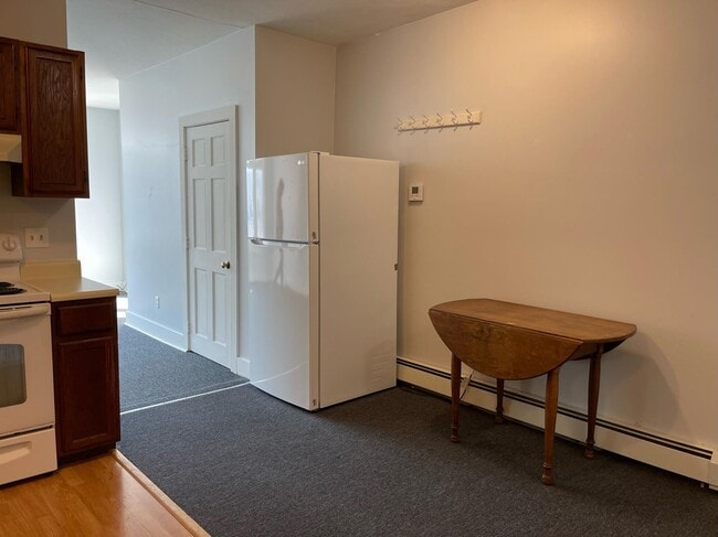 Building Photo - 408 Central St