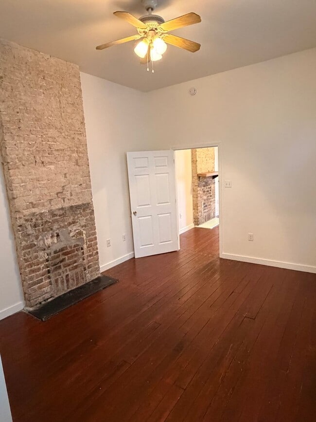 Building Photo - 2BD Shotgun w/ Private Backyard and Laundry