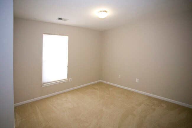 Building Photo - 42243 Black Rock Ter