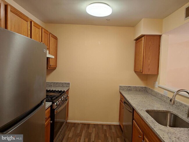 Building Photo - 13800 Farnsworth Ln