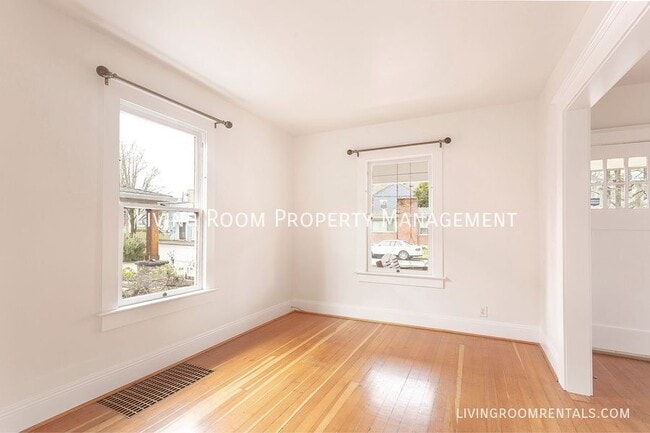 Building Photo - 2735 SE 25th Ave