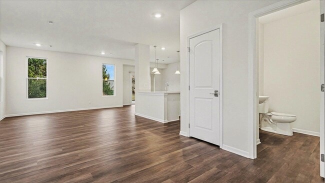 Building Photo - 1601 Salt Springs Dr