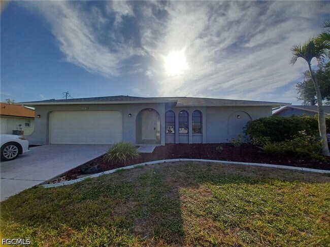 Building Photo - 3305 SW 7th Pl
