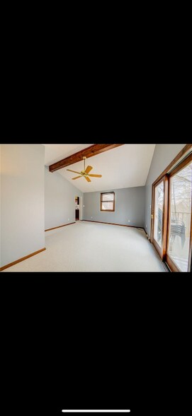 Building Photo - 10 Penn Dr