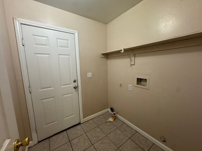 Building Photo - Spacious Northwest Bakersfield Home!