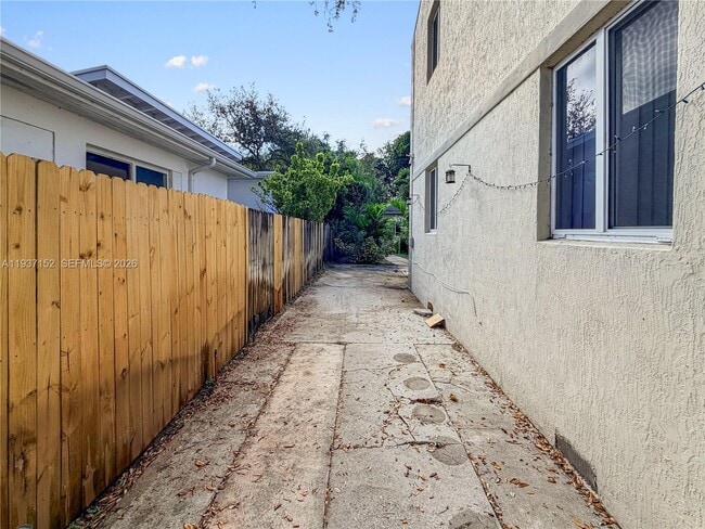 Building Photo - 426 NE 77th St