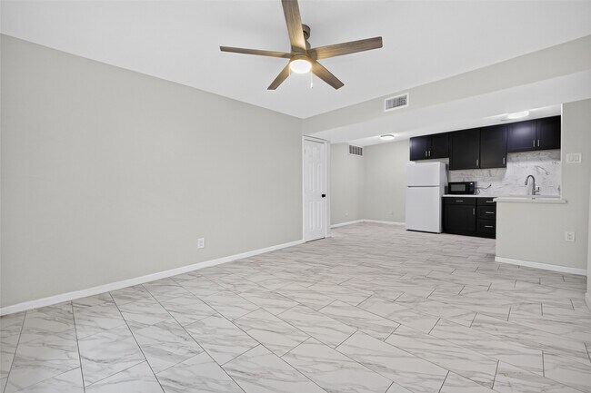 Building Photo - 5929 Queensloch Dr