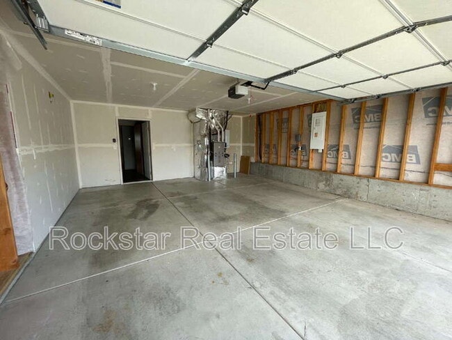Building Photo - 625 E Canterbury Ln