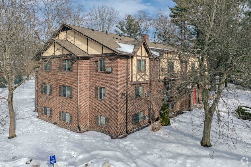 Building Photo - Royal Crest Estates, North Andover