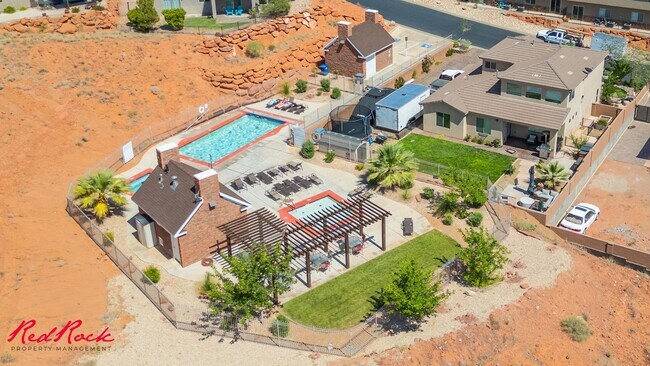 Building Photo - Charming 3 bedroom Townhome. 2 Community Pools!