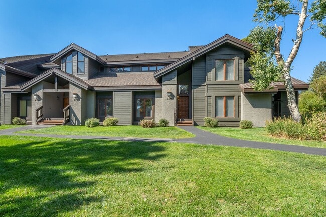 Building Photo - Spacious Snowcreek III Condo – Winter Rental