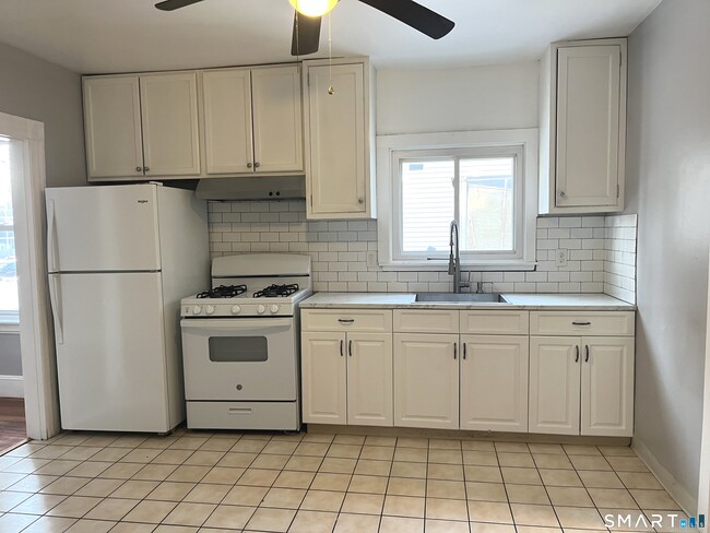 Building Photo - 78 Svea Ave