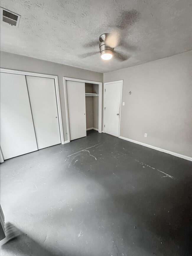 Building Photo - 185 Donabrook Ct