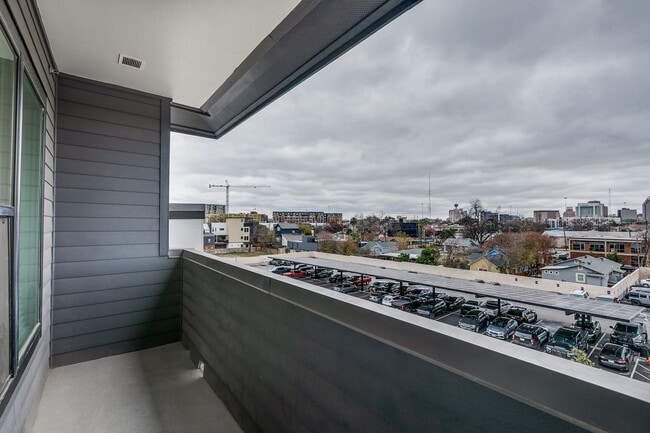 Building Photo - LUXURY 3-BEDROOM TOWNHOUSE AT GRAYSON HOUSE