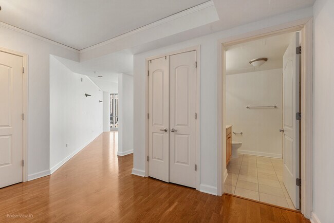 Building Photo - 420 E Waterside Dr