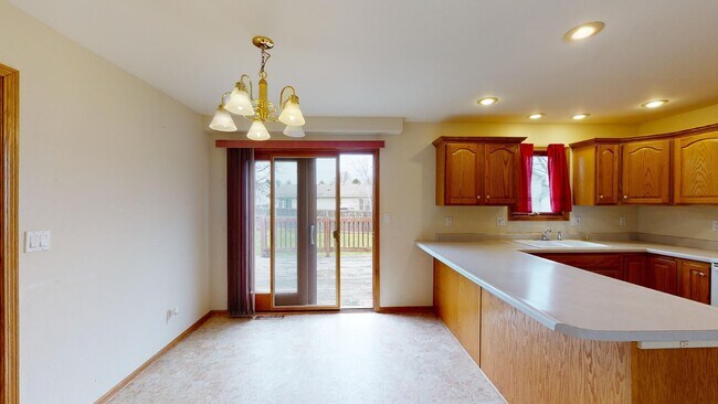Building Photo - Available 9/20 - Established Neighborhood