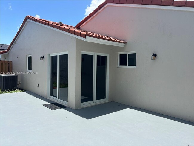 Building Photo - 10058 SW 156th Ct