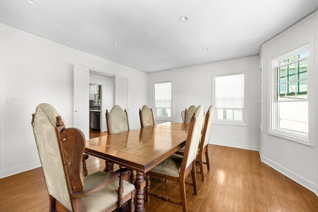 Building Photo - Stunning, remodeled rental in Historic Fra...