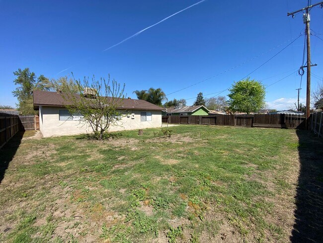 Building Photo - Tulare Home for Rent coming soon!