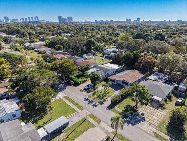 Building Photo - 1624 NE 175th St