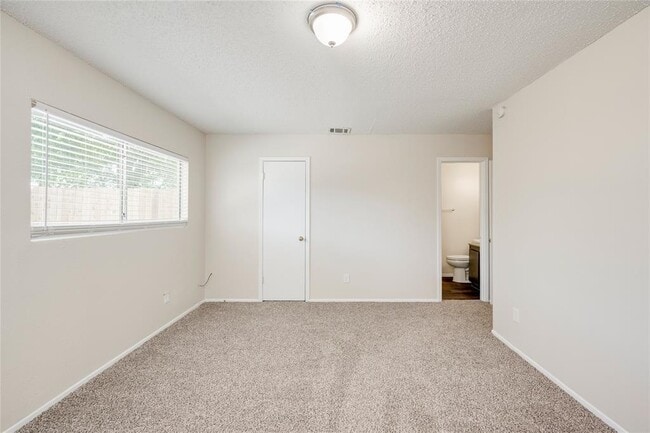 Building Photo - 6900 Branchwood Dr